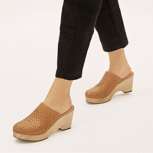 EVERLANE The Clog in Tan